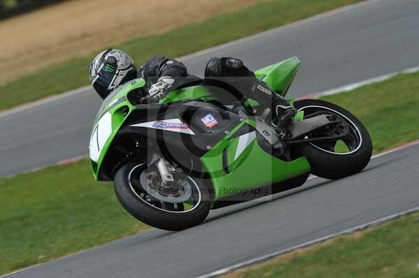Motorcycle action photographs;Trackday digital images;event digital images;eventdigitalimages;no limits trackday;peter wileman photography;snetterton;snetterton circuit norfolk;snetterton photographs;trackday;trackday photos
