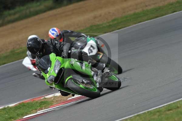 Motorcycle action photographs;Trackday digital images;event digital images;eventdigitalimages;no limits trackday;peter wileman photography;snetterton;snetterton circuit norfolk;snetterton photographs;trackday;trackday photos