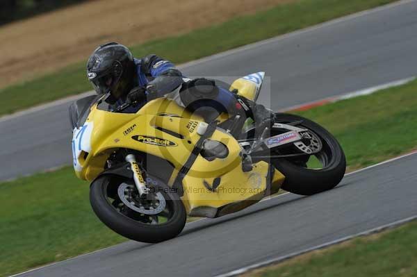 Motorcycle action photographs;Trackday digital images;event digital images;eventdigitalimages;no limits trackday;peter wileman photography;snetterton;snetterton circuit norfolk;snetterton photographs;trackday;trackday photos