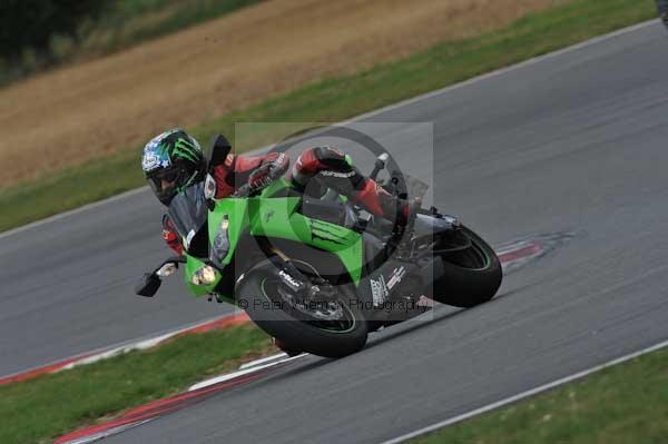 Motorcycle action photographs;Trackday digital images;event digital images;eventdigitalimages;no limits trackday;peter wileman photography;snetterton;snetterton circuit norfolk;snetterton photographs;trackday;trackday photos