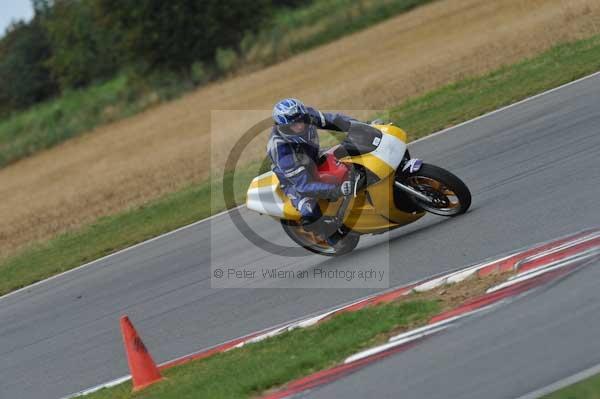 Motorcycle action photographs;Trackday digital images;event digital images;eventdigitalimages;no limits trackday;peter wileman photography;snetterton;snetterton circuit norfolk;snetterton photographs;trackday;trackday photos