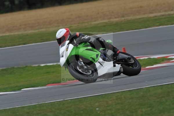 Motorcycle action photographs;Trackday digital images;event digital images;eventdigitalimages;no limits trackday;peter wileman photography;snetterton;snetterton circuit norfolk;snetterton photographs;trackday;trackday photos