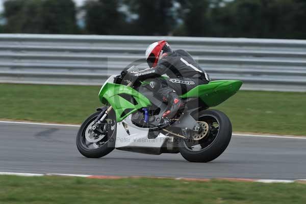 Motorcycle action photographs;Trackday digital images;event digital images;eventdigitalimages;no limits trackday;peter wileman photography;snetterton;snetterton circuit norfolk;snetterton photographs;trackday;trackday photos