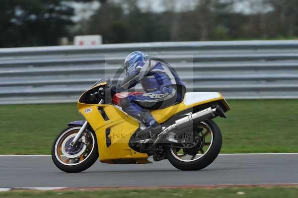 Motorcycle action photographs;Trackday digital images;event digital images;eventdigitalimages;no limits trackday;peter wileman photography;snetterton;snetterton circuit norfolk;snetterton photographs;trackday;trackday photos