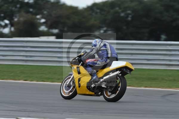 Motorcycle action photographs;Trackday digital images;event digital images;eventdigitalimages;no limits trackday;peter wileman photography;snetterton;snetterton circuit norfolk;snetterton photographs;trackday;trackday photos