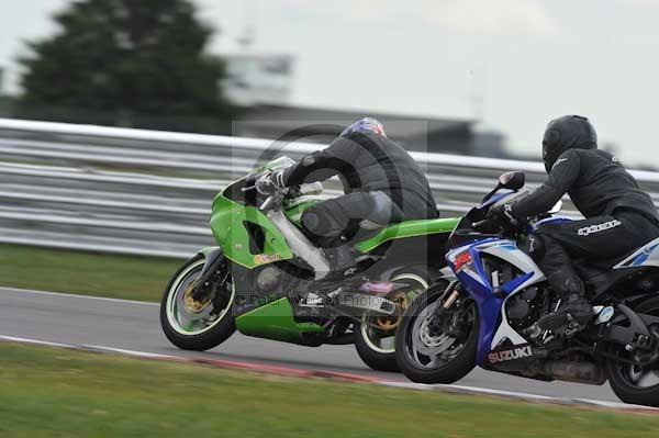 Motorcycle action photographs;Trackday digital images;event digital images;eventdigitalimages;no limits trackday;peter wileman photography;snetterton;snetterton circuit norfolk;snetterton photographs;trackday;trackday photos