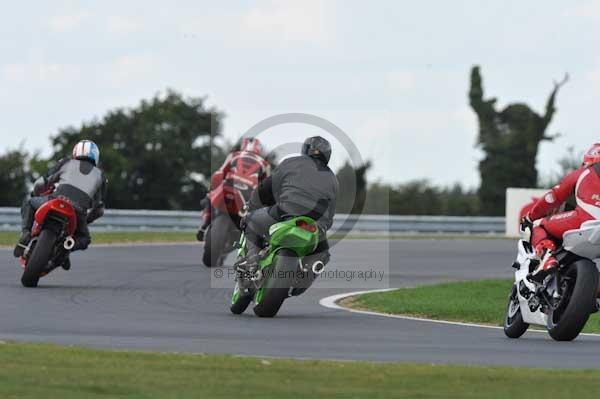 Motorcycle action photographs;Trackday digital images;event digital images;eventdigitalimages;no limits trackday;peter wileman photography;snetterton;snetterton circuit norfolk;snetterton photographs;trackday;trackday photos
