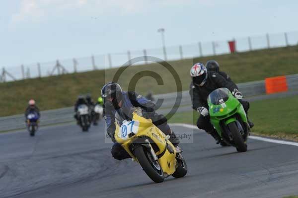 Motorcycle action photographs;Trackday digital images;event digital images;eventdigitalimages;no limits trackday;peter wileman photography;snetterton;snetterton circuit norfolk;snetterton photographs;trackday;trackday photos