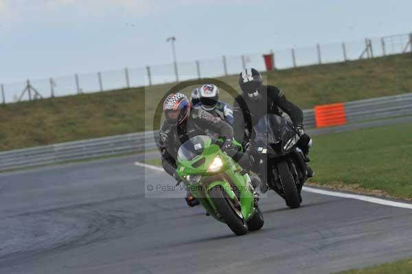 Motorcycle action photographs;Trackday digital images;event digital images;eventdigitalimages;no limits trackday;peter wileman photography;snetterton;snetterton circuit norfolk;snetterton photographs;trackday;trackday photos
