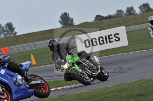 Motorcycle action photographs;Trackday digital images;event digital images;eventdigitalimages;no limits trackday;peter wileman photography;snetterton;snetterton circuit norfolk;snetterton photographs;trackday;trackday photos