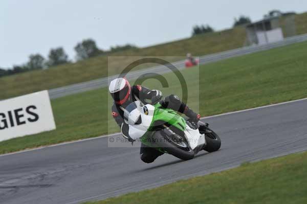 Motorcycle action photographs;Trackday digital images;event digital images;eventdigitalimages;no limits trackday;peter wileman photography;snetterton;snetterton circuit norfolk;snetterton photographs;trackday;trackday photos