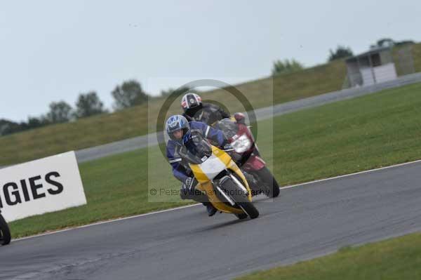 Motorcycle action photographs;Trackday digital images;event digital images;eventdigitalimages;no limits trackday;peter wileman photography;snetterton;snetterton circuit norfolk;snetterton photographs;trackday;trackday photos