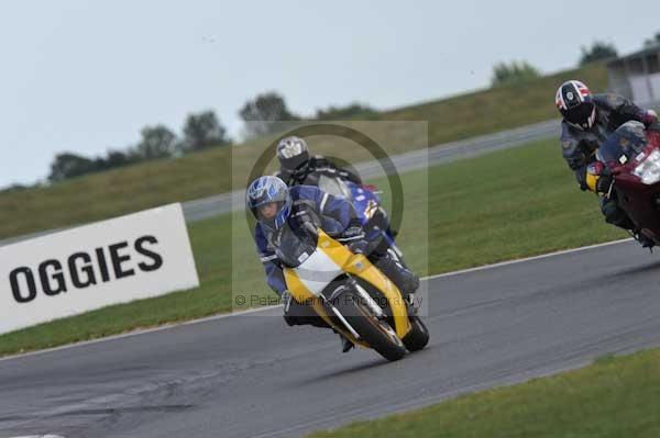 Motorcycle action photographs;Trackday digital images;event digital images;eventdigitalimages;no limits trackday;peter wileman photography;snetterton;snetterton circuit norfolk;snetterton photographs;trackday;trackday photos