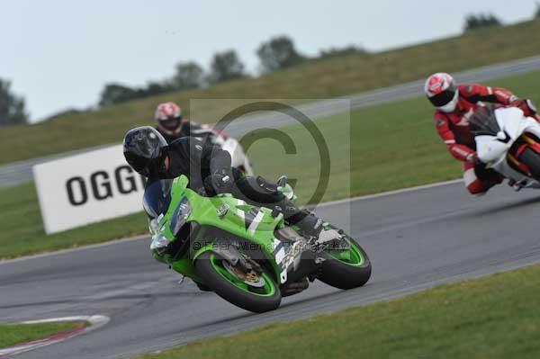 Motorcycle action photographs;Trackday digital images;event digital images;eventdigitalimages;no limits trackday;peter wileman photography;snetterton;snetterton circuit norfolk;snetterton photographs;trackday;trackday photos