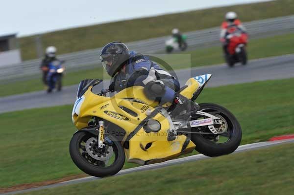 Motorcycle action photographs;Trackday digital images;event digital images;eventdigitalimages;no limits trackday;peter wileman photography;snetterton;snetterton circuit norfolk;snetterton photographs;trackday;trackday photos