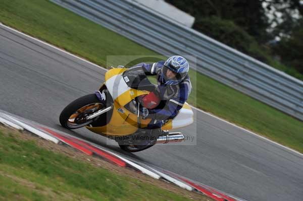 Motorcycle action photographs;Trackday digital images;event digital images;eventdigitalimages;no limits trackday;peter wileman photography;snetterton;snetterton circuit norfolk;snetterton photographs;trackday;trackday photos