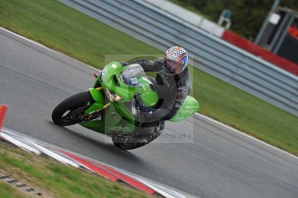 Motorcycle action photographs;Trackday digital images;event digital images;eventdigitalimages;no limits trackday;peter wileman photography;snetterton;snetterton circuit norfolk;snetterton photographs;trackday;trackday photos