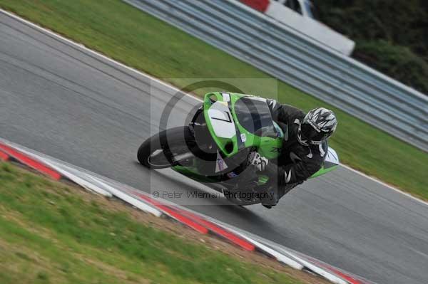 Motorcycle action photographs;Trackday digital images;event digital images;eventdigitalimages;no limits trackday;peter wileman photography;snetterton;snetterton circuit norfolk;snetterton photographs;trackday;trackday photos