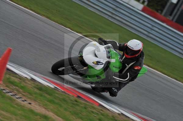 Motorcycle action photographs;Trackday digital images;event digital images;eventdigitalimages;no limits trackday;peter wileman photography;snetterton;snetterton circuit norfolk;snetterton photographs;trackday;trackday photos