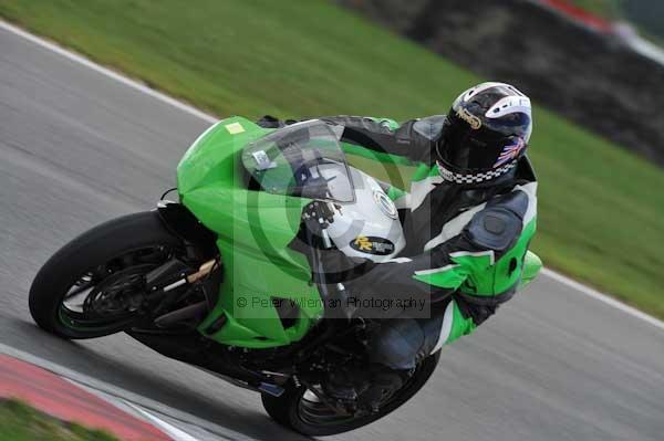 Motorcycle action photographs;Trackday digital images;event digital images;eventdigitalimages;no limits trackday;peter wileman photography;snetterton;snetterton circuit norfolk;snetterton photographs;trackday;trackday photos