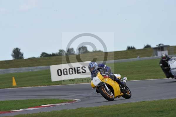 Motorcycle action photographs;Trackday digital images;event digital images;eventdigitalimages;no limits trackday;peter wileman photography;snetterton;snetterton circuit norfolk;snetterton photographs;trackday;trackday photos