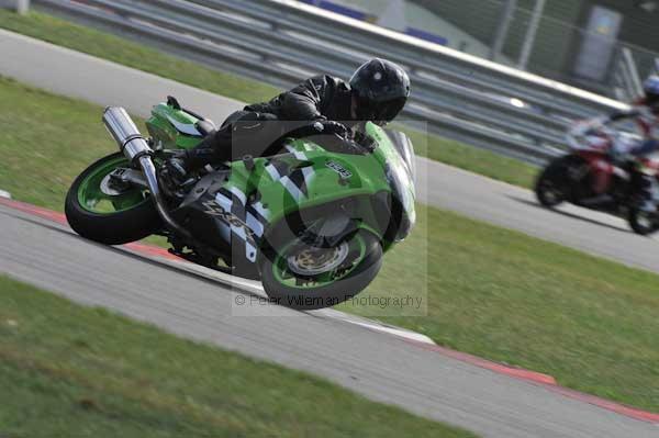 Motorcycle action photographs;Trackday digital images;event digital images;eventdigitalimages;no limits trackday;peter wileman photography;snetterton;snetterton circuit norfolk;snetterton photographs;trackday;trackday photos