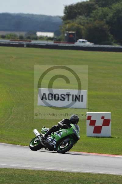 Motorcycle action photographs;Trackday digital images;event digital images;eventdigitalimages;no limits trackday;peter wileman photography;snetterton;snetterton circuit norfolk;snetterton photographs;trackday;trackday photos
