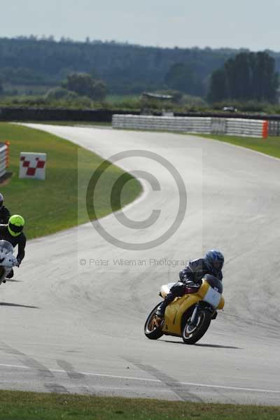 Motorcycle action photographs;Trackday digital images;event digital images;eventdigitalimages;no limits trackday;peter wileman photography;snetterton;snetterton circuit norfolk;snetterton photographs;trackday;trackday photos
