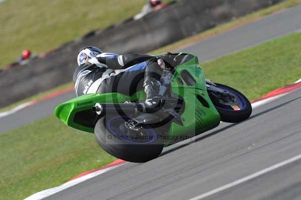 Motorcycle action photographs;Trackday digital images;event digital images;eventdigitalimages;no limits trackday;peter wileman photography;snetterton;snetterton circuit norfolk;snetterton photographs;trackday;trackday photos