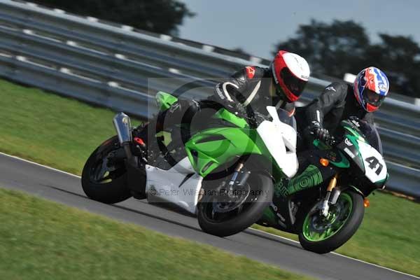 Motorcycle action photographs;Trackday digital images;event digital images;eventdigitalimages;no limits trackday;peter wileman photography;snetterton;snetterton circuit norfolk;snetterton photographs;trackday;trackday photos
