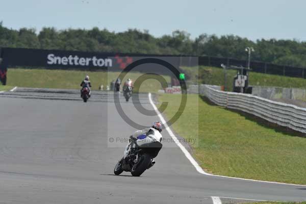 Motorcycle action photographs;Trackday digital images;event digital images;eventdigitalimages;no limits trackday;peter wileman photography;snetterton;snetterton circuit norfolk;snetterton photographs;trackday;trackday photos