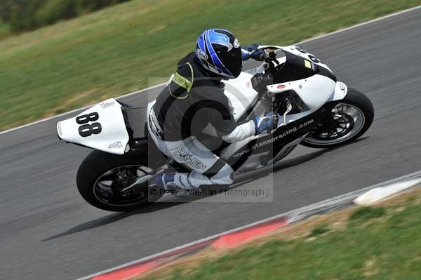 Motorcycle action photographs;Trackday digital images;event digital images;eventdigitalimages;no limits trackday;peter wileman photography;snetterton;snetterton circuit norfolk;snetterton photographs;trackday;trackday photos
