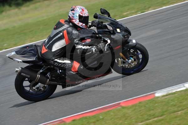 Motorcycle action photographs;Trackday digital images;event digital images;eventdigitalimages;no limits trackday;peter wileman photography;snetterton;snetterton circuit norfolk;snetterton photographs;trackday;trackday photos