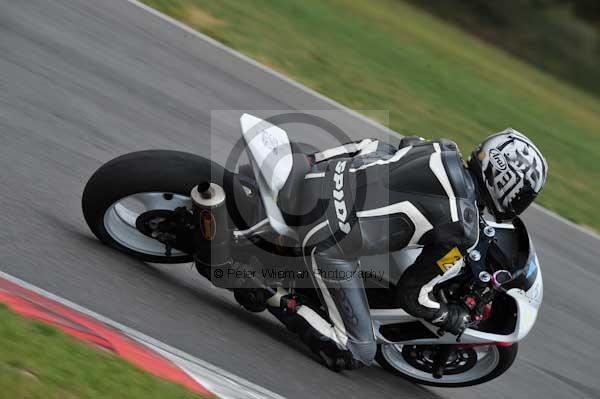 Motorcycle action photographs;Trackday digital images;event digital images;eventdigitalimages;no limits trackday;peter wileman photography;snetterton;snetterton circuit norfolk;snetterton photographs;trackday;trackday photos
