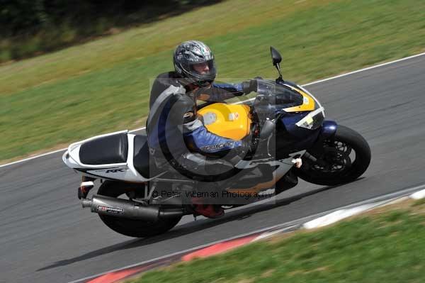 Motorcycle action photographs;Trackday digital images;event digital images;eventdigitalimages;no limits trackday;peter wileman photography;snetterton;snetterton circuit norfolk;snetterton photographs;trackday;trackday photos