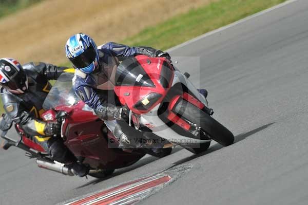 Motorcycle action photographs;Trackday digital images;event digital images;eventdigitalimages;no limits trackday;peter wileman photography;snetterton;snetterton circuit norfolk;snetterton photographs;trackday;trackday photos