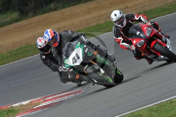 Motorcycle action photographs;Trackday digital images;event digital images;eventdigitalimages;no limits trackday;peter wileman photography;snetterton;snetterton circuit norfolk;snetterton photographs;trackday;trackday photos