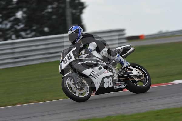 Motorcycle action photographs;Trackday digital images;event digital images;eventdigitalimages;no limits trackday;peter wileman photography;snetterton;snetterton circuit norfolk;snetterton photographs;trackday;trackday photos