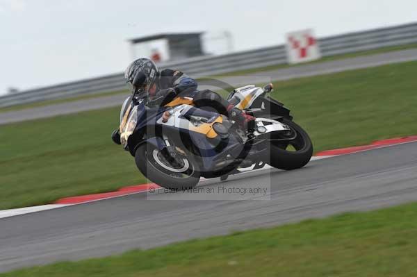 Motorcycle action photographs;Trackday digital images;event digital images;eventdigitalimages;no limits trackday;peter wileman photography;snetterton;snetterton circuit norfolk;snetterton photographs;trackday;trackday photos
