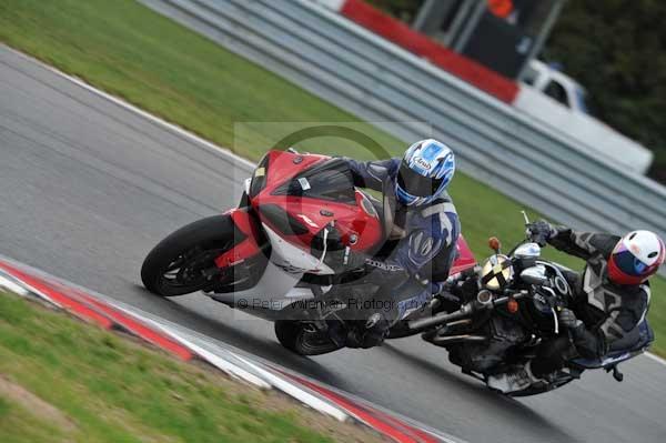 Motorcycle action photographs;Trackday digital images;event digital images;eventdigitalimages;no limits trackday;peter wileman photography;snetterton;snetterton circuit norfolk;snetterton photographs;trackday;trackday photos