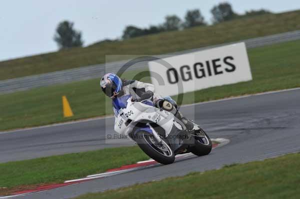 Motorcycle action photographs;Trackday digital images;event digital images;eventdigitalimages;no limits trackday;peter wileman photography;snetterton;snetterton circuit norfolk;snetterton photographs;trackday;trackday photos