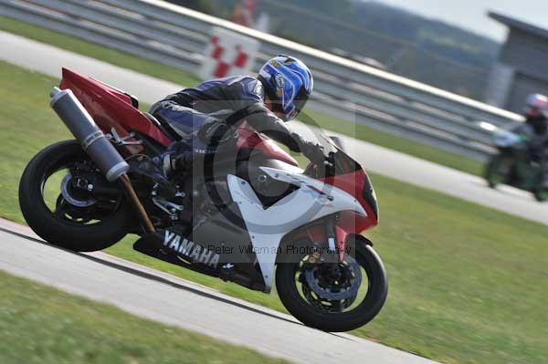 Motorcycle action photographs;Trackday digital images;event digital images;eventdigitalimages;no limits trackday;peter wileman photography;snetterton;snetterton circuit norfolk;snetterton photographs;trackday;trackday photos