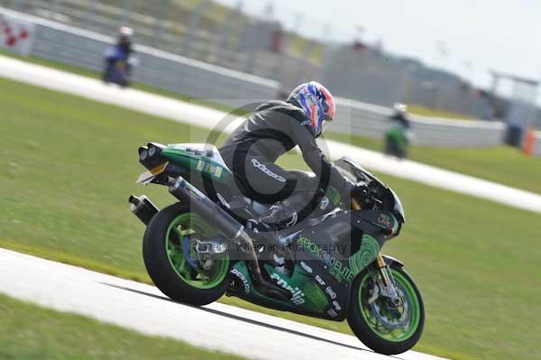 Motorcycle action photographs;Trackday digital images;event digital images;eventdigitalimages;no limits trackday;peter wileman photography;snetterton;snetterton circuit norfolk;snetterton photographs;trackday;trackday photos