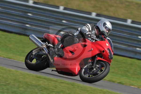 Motorcycle action photographs;Trackday digital images;event digital images;eventdigitalimages;no limits trackday;peter wileman photography;snetterton;snetterton circuit norfolk;snetterton photographs;trackday;trackday photos