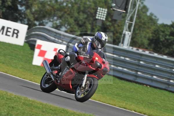 Motorcycle action photographs;Trackday digital images;event digital images;eventdigitalimages;no limits trackday;peter wileman photography;snetterton;snetterton circuit norfolk;snetterton photographs;trackday;trackday photos