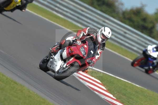 Motorcycle action photographs;Trackday digital images;event digital images;eventdigitalimages;no limits trackday;peter wileman photography;snetterton;snetterton circuit norfolk;snetterton photographs;trackday;trackday photos