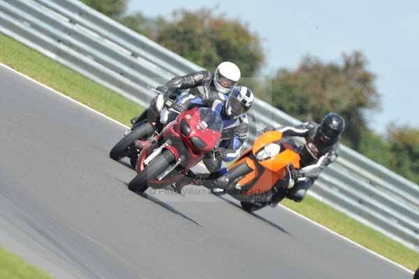 Motorcycle action photographs;Trackday digital images;event digital images;eventdigitalimages;no limits trackday;peter wileman photography;snetterton;snetterton circuit norfolk;snetterton photographs;trackday;trackday photos