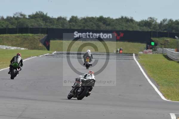 Motorcycle action photographs;Trackday digital images;event digital images;eventdigitalimages;no limits trackday;peter wileman photography;snetterton;snetterton circuit norfolk;snetterton photographs;trackday;trackday photos