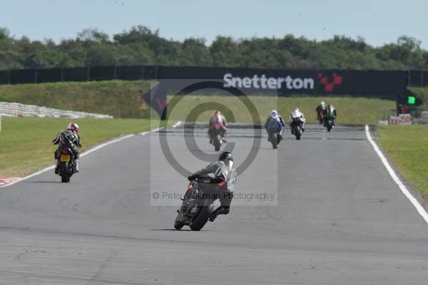 Motorcycle action photographs;Trackday digital images;event digital images;eventdigitalimages;no limits trackday;peter wileman photography;snetterton;snetterton circuit norfolk;snetterton photographs;trackday;trackday photos