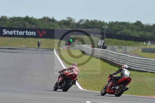 Motorcycle action photographs;Trackday digital images;event digital images;eventdigitalimages;no limits trackday;peter wileman photography;snetterton;snetterton circuit norfolk;snetterton photographs;trackday;trackday photos